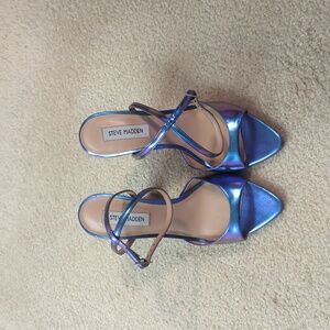 Beautiful Blue Iridescent Steve Madden Heels